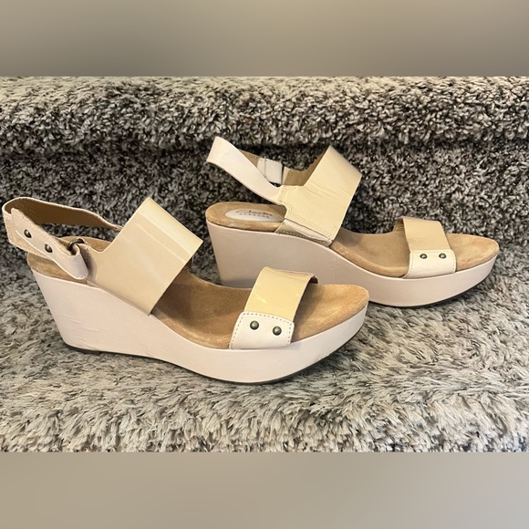 Clarks Artisan Beige Wedge Sandals Women’s Size 10 - Picture 3 of 6